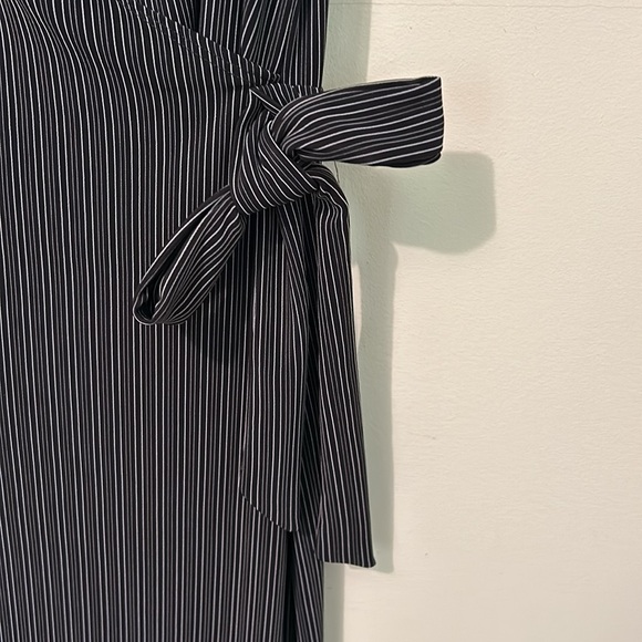 B.Moss Dress Women’s MEDIUM Black & White Wrap Front W/Tie Sleeveless - Picture 3 of 9